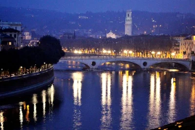 Feel verona’s old town after dark on a guided moonlight walking tour. hear legends, cross castelvecchio bridge, and end by the arena. includes local guide.