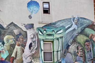 Descubre williamsburg con un tour a pie probando seis delicias: pizza, pollo frito, dumplings y más. incluye agua, guía local y ambiente seguro en grupo.