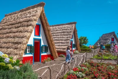 Entdecke pico do arieiro, wandere zur balcões levada, besuche die traditionellen häuser in santana, koste rum in porto da cruz und erlebe die klippen von ponta de são lourenço – mit abholung ink