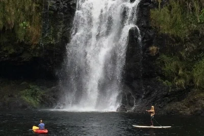 Hawaii, kulaniapia falls: schwimmen, kajakfahren oder paddleboarden unter dem höchsten privaten wasserfall. entdecke bambusgärten, wanderwege und exklusive rabatte – nur mit vorbuchung.
