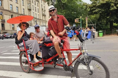 Sinta a energia do central park em um tour de pedicab com paradas em strawberry fields, bethesda fountain e muito mais. horários flexíveis e histórias locais inclusas.