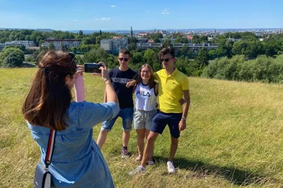 Entdecke krakau per rad durch kazimierz & podgórze, hör spannende wwii-geschichten, besuche schindlers fabrik und genieße tolle stadtblicke – inkl. fahrradverleih & guide.