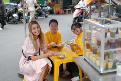 Erkunde saigons gassen und boulevards mit dem motorrad, probiere 7 typische gerichte, besuche versteckte tempel und märkte – inklusive hoteltransfer und lokalem guide.