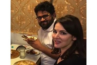 Descubra mumbai despertando no tour ao amanhecer—docas de pesca, estação cst, mercados de flores e frutas. inclui traslado, guia particular, chá e água mineral.