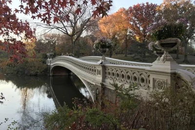 Explore central park no seu ritmo com uma caça ao tesouro pelo app, resolva pistas, tire fotos divertidas e aproveite momentos únicos. comece quando quiser—acesso ao app incluso.