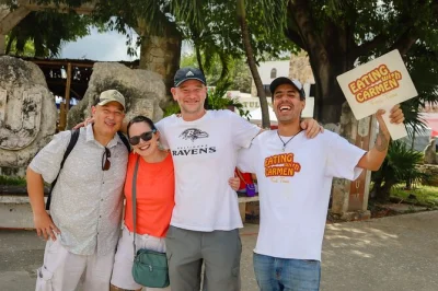 Scopri tulum con una guida locale, assaggiando street food e succhi freschi lontano dalla folla. gruppi piccoli, opzioni vegetariane e storie autentiche incluse.