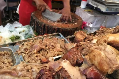 Scopri san jose del cabo con un tour mattutino tra sapori autentici: visita a una fabbrica di tortillas, assaggi di strada e racconti da una guida locale. include cibo e acqua.