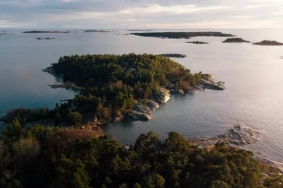 Feel the wild coast near helsinki on a guided porkkalanniemi hike, with sea views, forest trails, and finnish campfire snacks. includes pickup and local guide.