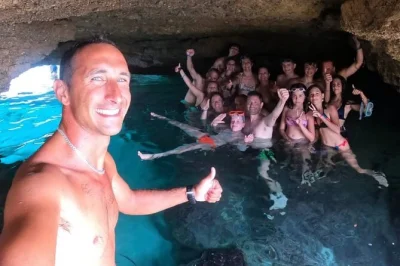 Sinta a brisa do mar em um passeio de barco de capo vaticano a tropea, nade em enseadas escondidas, faça snorkel em grutas azuis e conheça capitães locais. inclui bebidas e equipamentos.