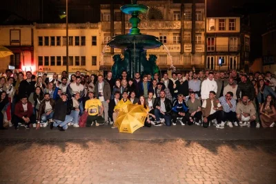 Vivi la notte di porto con un pub crawl guidato da locali, 7 drink inclusi, giochi alcolici e ingresso vip senza fila in club. incontra nuovi amici e salta la coda.