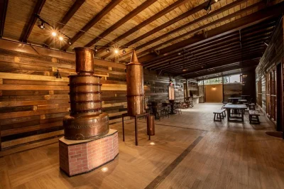 Sinta o espírito de san juan com uma aula prática de mixologia ron del barrilito, guiada por bartenders locais. inclui coquetel de boas-vindas e estação de bar exclusiva.