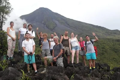 La fortuna, cachoeira do arenal e águas termais naturais: nade, faça trilhas na floresta e relaxe com guia local, almoço e grupo pequeno.
