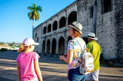 Scopri santo domingo partendo da punta cana. visita le grotte di los tres ojos, la zona coloniale, l'alcázar de colón e molto altro con una guida locale. prenota ora il tuo tour in città!