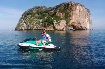Puerto vallarta, marina vallarta, old town e snorkeling a los arcos: vivi un’avventura in jet ski con guida, attrezzatura inclusa e tanto divertimento.