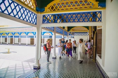 Scopri la medina di marrakech con una guida locale, visita il palazzo bahia, esplora le tombe saadiane e i souk, salta le code e approfitta del pick-up in hotel nel cuore della città vecchia.
