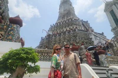 Découvrez le grand palais de bangkok, wat pho, wat arun et plus encore lors d’une visite privée d’une journée avec prise en charge à l’hôtel, guide, déjeuner et billets inclus.