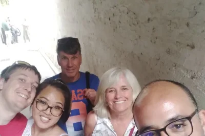 Descubre fez en un tour privado a pie. recorre la medina, el barrio judío, las puertas del palacio real, las curtidurías y lugares ocultos con un guía local. reserva ya.