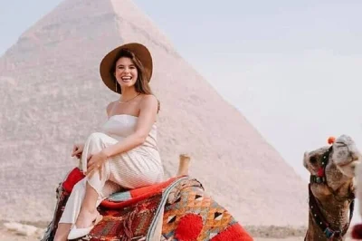 Découvrez les pyramides de gizeh et le sphinx avec un guide expert. explorez ces merveilles antiques, écoutez des histoires authentiques et savourez l’ambiance locale. réservez votre aventure en 