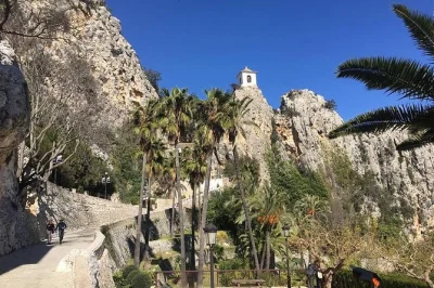 Feel the old-world charm of guadalest on a relaxed day trip from albir or benidorm, with coach pickup, free time to wander, and a stop at the quirky motor museum.