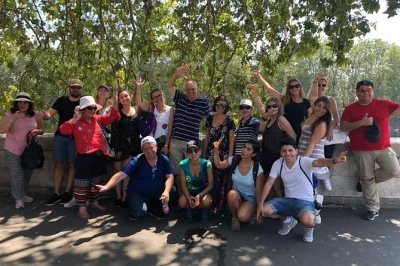 Scopri roma con una guida locale: ingresso al pantheon, fontana di trevi, i luoghi più belli del vaticano e la benedizione papale della domenica. accessibile a carrozzine e passeggini.