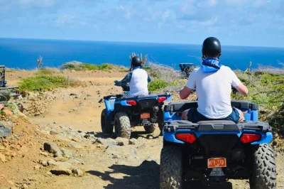 Disfruta la costa salvaje de aruba en atv, nada en una piscina natural en cueva, explora las ruinas del molino de oro bushiribana y relájate en la playa andicuri. incluye recogida en hotel y guía.