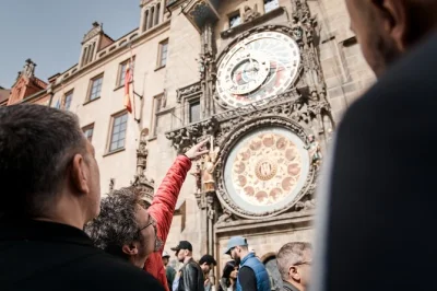 Scopri la città vecchia di praga e il quartiere ebraico con una guida locale, ammira l’orologio astronomico, la sinagoga spagnola e il vecchio cimitero ebraico. accessibile in sedia a rotelle, grup