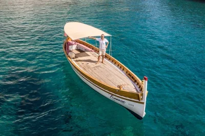 Découvrez la côte de ponza en bateau privé, choisissez votre parcours, savourez vin local ou fruits frais, et détendez-vous avec un guide certifié—départ depuis l’île de ponza.