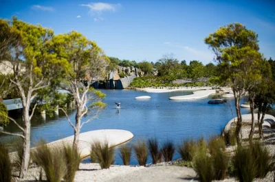 Descubre los colores salvajes del jardín australiano de cranbourne en un paseo de 25 minutos en el bus explorer al aire libre, con relatos en vivo, paradas flexibles y guías locales incluidos.