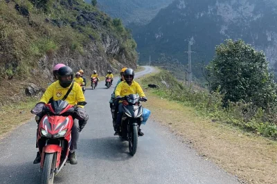Descubre ha giang, sus paisajes montañosos y el paso ma pi leng. tour en moto con guía local, recogida en hanoi y alojamiento en casas familiares.