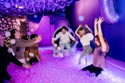 Découvrez ikono à barcelone : art interactif, pièces ludiques et surprises sensorielles. entrée rapide et accessible à tous, petits et grands.