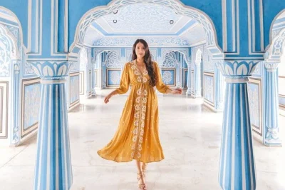 Descubra os palácios de jaipur, encante-se com o hawa mahal, conheça os macacos no templo galtaji e explore mercados vibrantes em um tour privativo com guia e transfer do hotel.