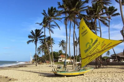 Découvrez la plage de cumbuco, savourez du crabe frais chez chico do caranguejo, et profitez d’un transfert tranquille depuis fortaleza avec guide et chauffeur inclus.