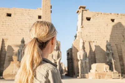 Siente la historia en karnak, recorre el valle de los reyes y disfruta un almuerzo tras explorar los templos de luxor. incluye guía y recogida en hotel.