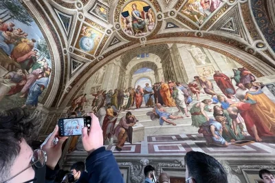 Entra al vaticano antes que nadie, disfruta los frescos de la capilla sixtina y evita las filas para la basílica de san pedro. entrada anticipada y guía experto incluidos.