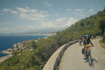 Erlebe nice mit dem e-bike und lokalem guide – entdecke die altstadt, fahr die promenade des anglais entlang, erklimm den mont boron und erhalte insider-tipps. inkl. e-bike & helm.