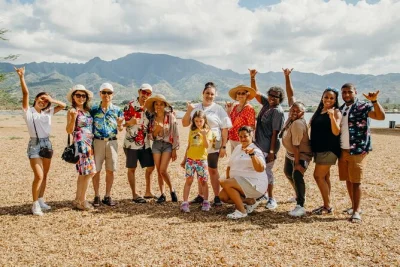 Explore oahu com café kona, malasadas fresquinhas e camarão ao alho na north shore. tour com guia local, almoço e pickup em hotel em waikiki.