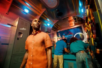 Entdecke die kreativsten escape rooms in orange – sechs spannende spiele mit lokalem guide und platz für bis zu 12 spieler. rollstuhlgerecht inklusive.