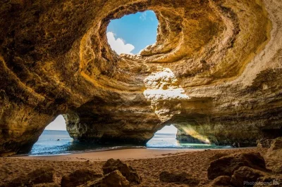 Découvrez la côte d’algarve entre portimão et benagil lors d’une balade en speedboat de 90 minutes, avec des skippers locaux, vues panoramiques et tout l’équipement de sécurité inclus.