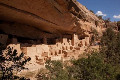 Step into mesa verde’s ancient cliff dwellings, join a ranger-led cliff palace tour, and travel from durango with snacks, transport, and all park fees included.