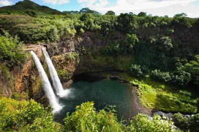 Scopri kauai tra leggende, cascate e geyser in un tour di piccolo gruppo. assapora dolci locali, visita luoghi sacri e goditi il pranzo libero a koloa.