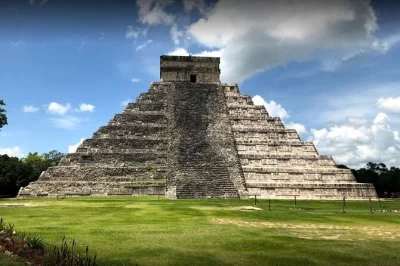 Découvrez chichen itza, nagez dans le cenote ik kil et savourez la cuisine du yucatán avec déjeuner inclus—excursion deluxe au départ de cancun ou playa del carmen avec prise en charge.