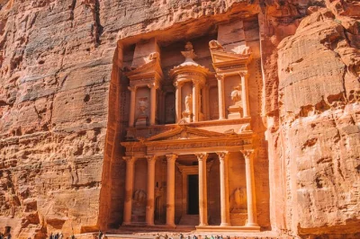 Step into ancient petra, watch light shift over mount nebo, and share a bedouin meal—this 2-day jordan tour from jerusalem includes guide, entry, and camp stay.