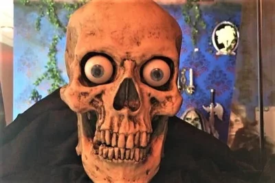 Follow a local guide through chattanooga’s haunted streets, hear chilling murder tales, and snap ghost photos outside legendary sites—wheelchair accessible tour.