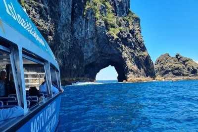 Feel the salt air on a bay of islands cruise, see the hole in the rock, walk roberton island’s lookout, and spot native wildlife. includes island stopover.