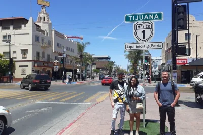 Erlebe tijuanas lebendige straßen bei einer geführten tour ab san diego. entdecke bunte märkte, street art und die berühmte avenida revolución. pass mitbringen!