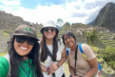 Parti prima dell’alba da cusco per un tour privato a machu picchu con treno, guida locale, biglietti inclusi e trasferimento dall’hotel per un’esperienza senza pensieri.