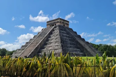 Scopri la magia di chichen itza all’alba, sali sulla piramide di ek balam, rinfrescati in un cenote e gusta un pranzo tipico a valladolid—tour privato con pick-up da playa del carmen.