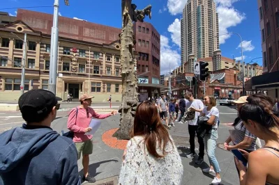 Descubra chinatown em sydney com um guia local, provando comidas de rua, ouvindo histórias autênticas e ganhando um souvenir—inclui petiscos e mapa da cidade.