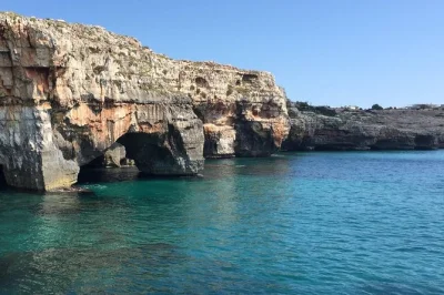 Découvrez la côte des pouilles depuis torre vado, explorez les grottes marines, nagez dans une eau turquoise et savourez un apéritif typique du salento avec vin local.
