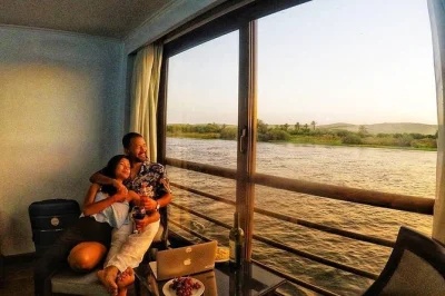 Nilkreuzfahrt von aswan nach luxor mit stopps bei tempeln, sonnenaufgangs-ballonfahrt und besuch von abu simbel. inklusive 5-sterne-schiff, hoteltransfer und Ägyptologen.